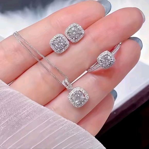 Jewelry - ✨️New Sterling Silver Cute Crystal Jewelry Set